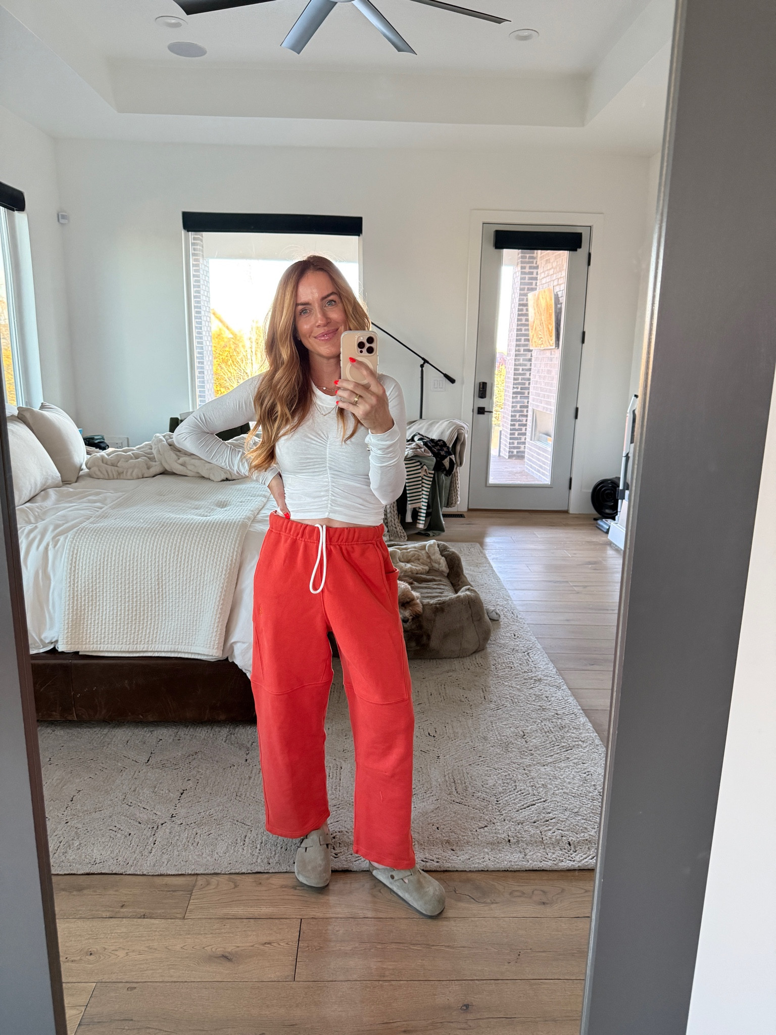 These sweats are SOOOO good. They’ve got a bit of a barrel to them and are really thick and cozy. I’m in the small in them. #fpmovementpartner @fpmovement