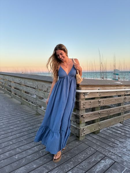 beach vacation look🌊 love this navy blue maxi dress! perfect for spring and summer travels or date nights🫶🏼 wearing size S (5’5 for height reference)

#LTKstyletip #LTKSeasonal #LTKfindsunder100