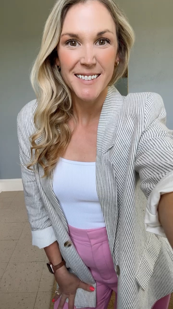 Unfortunately I can’t find a similar blazer. This one is from last year from Old Navy but let me know if you find similar! And don’t forget to use my code if you buy cakes to get a discount.