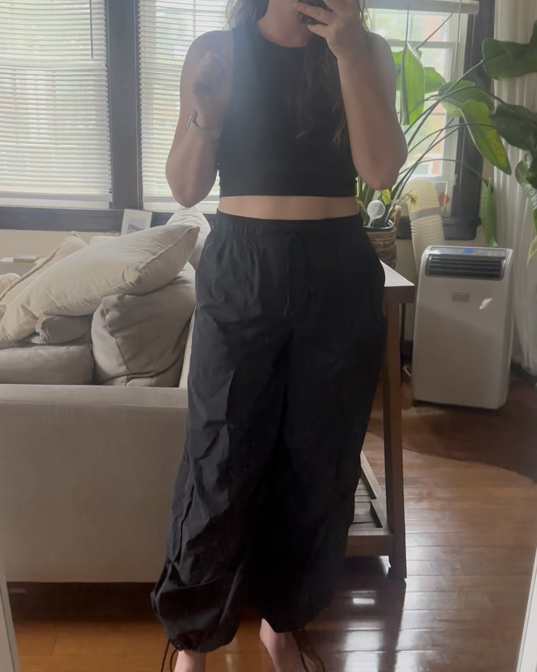 Absolutely loving these comfy, perfect for summer pants from #anthropologie— they are on sale. Swipe them up  