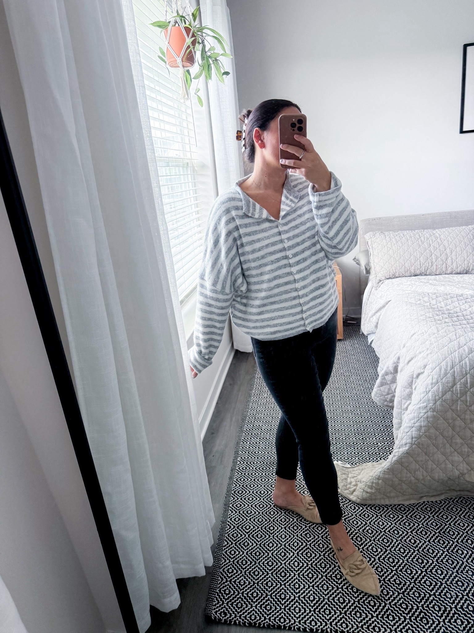 Sweater is Things Between 
Pants are linked - wearing size 6 petite
Shoes are size 8 linked
Clip is size medium linked

#LTKPetite #LTKShoeCrush #LTKWorkwear