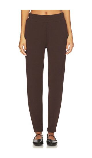 Varley The Slim 25 Pant in Brown. - size S | Revolve Clothing (Global)