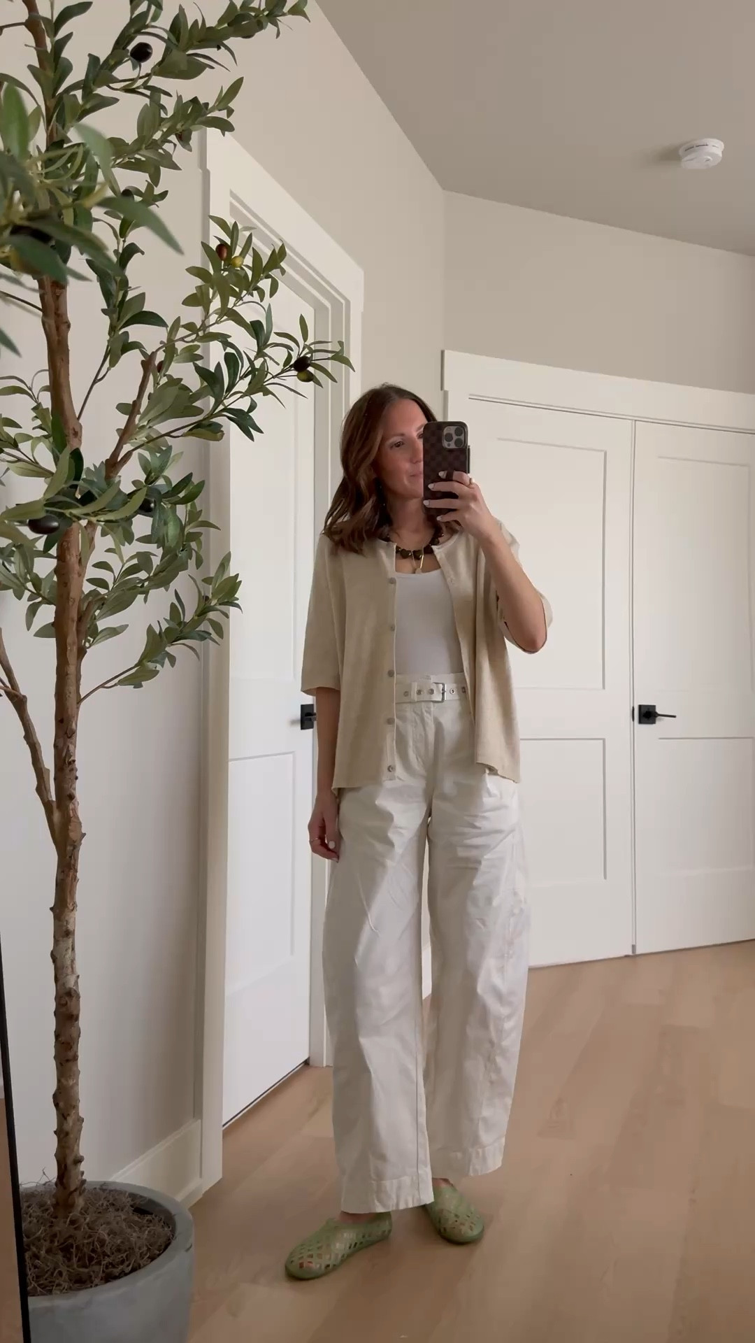 Teacher outfit idea 🍎 I’ve worn these pants so much and think they are perfect for the classroom! Paired with a ribbed short sleeve cardigan (wearing a medium)

Teacher outfit idea, teacher style, classroom outfit, what I’m wearing, outfit idea, barrel pants 