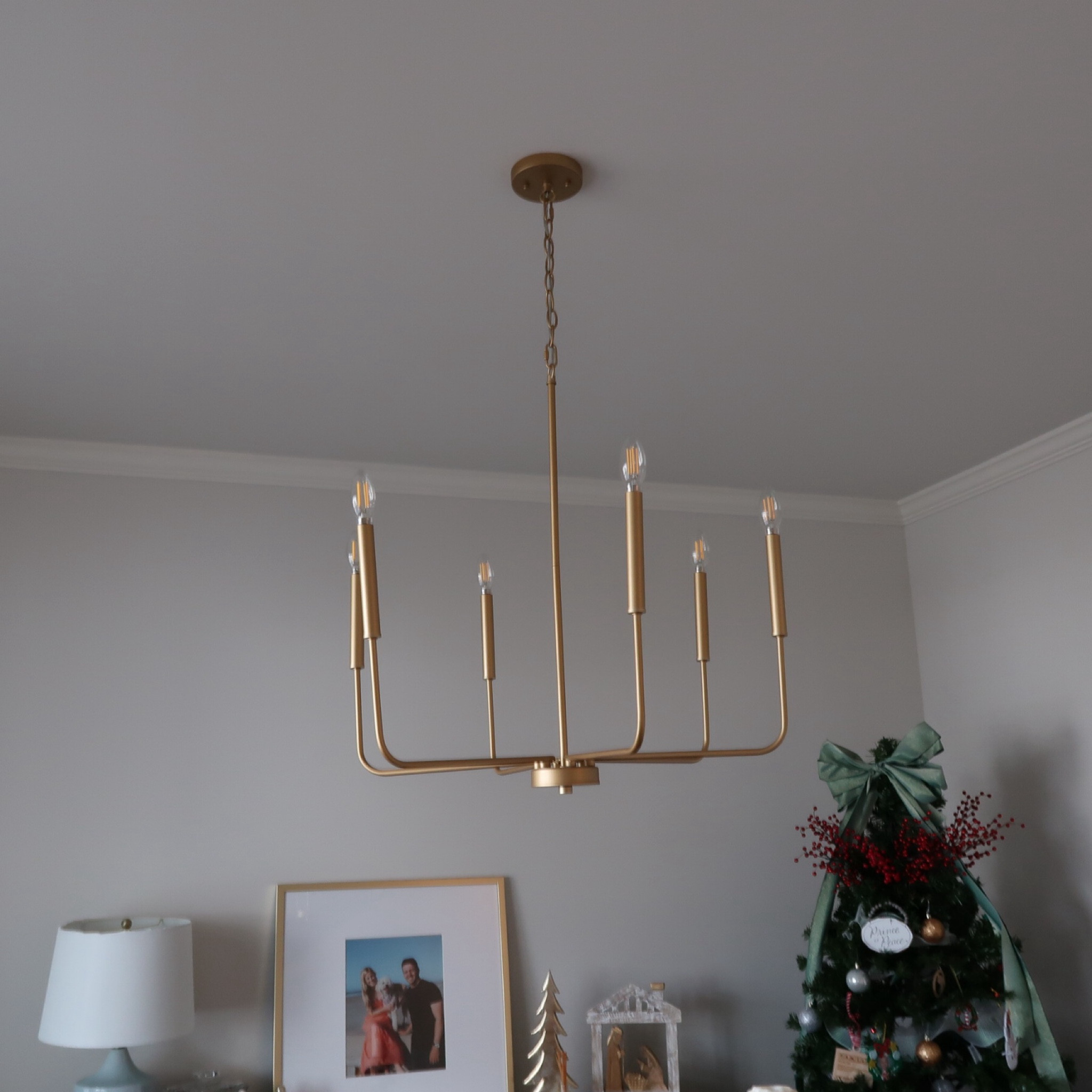 Dining room gold chandelier for under $70!  Also comes in black and a black and gold option!  Great bang for your buck!


#LTKFindsUnder100 #LTKHome