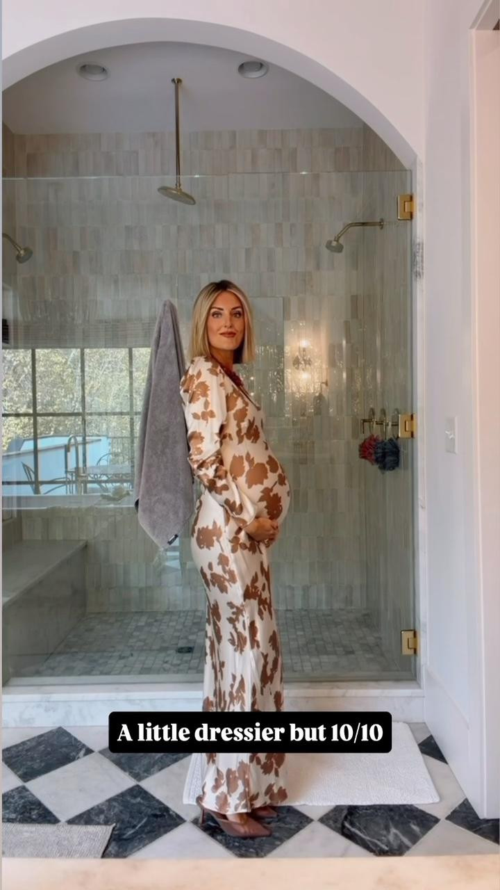 This is definitely a bit dressier for Thanksgiving but this dress is gorgeous! I love the pattern! You could easily wear this to a fall event! Wearing size 2! Currently on sale! 

Loverly Grey, Loft, Thanksgiving outfit, fall outfit, fall dress, family photos

#LTKSeasonal #LTKSaleAlert