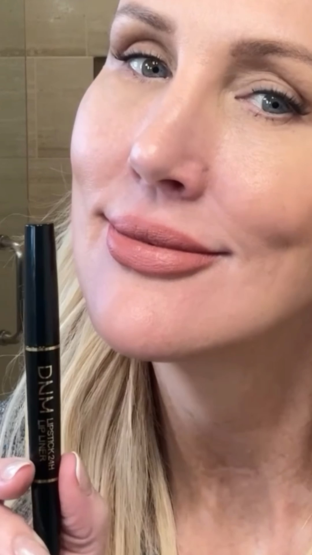 This soft matte lipstick and lipliner combo is super pretty, and such a great price. I’m using shade 04 here. ❤️ If you like a little shine top with a lip gloss or lip oil! 👄

#lipstick #lipcombo #makeup #over40makeup #amazonfinds