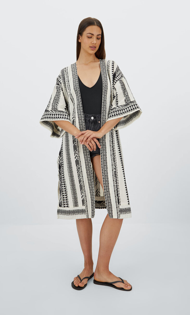 Kimono long brodé - Mode femme | Stradivarius France | Stradivarius (FR)