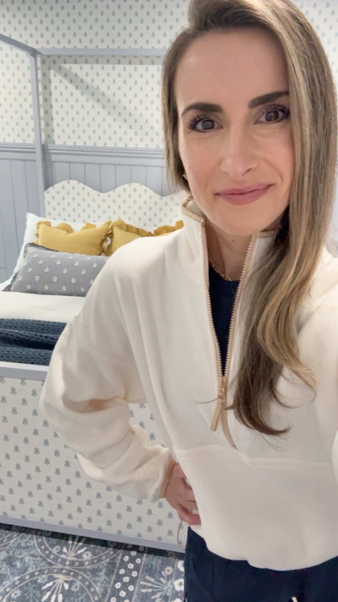 I will be repeating this outfit all spring long. The fleece is so warm and cozy. I love the two tone zipper and that you can cinch it up at the waist so it hits exactly where you want it to. 