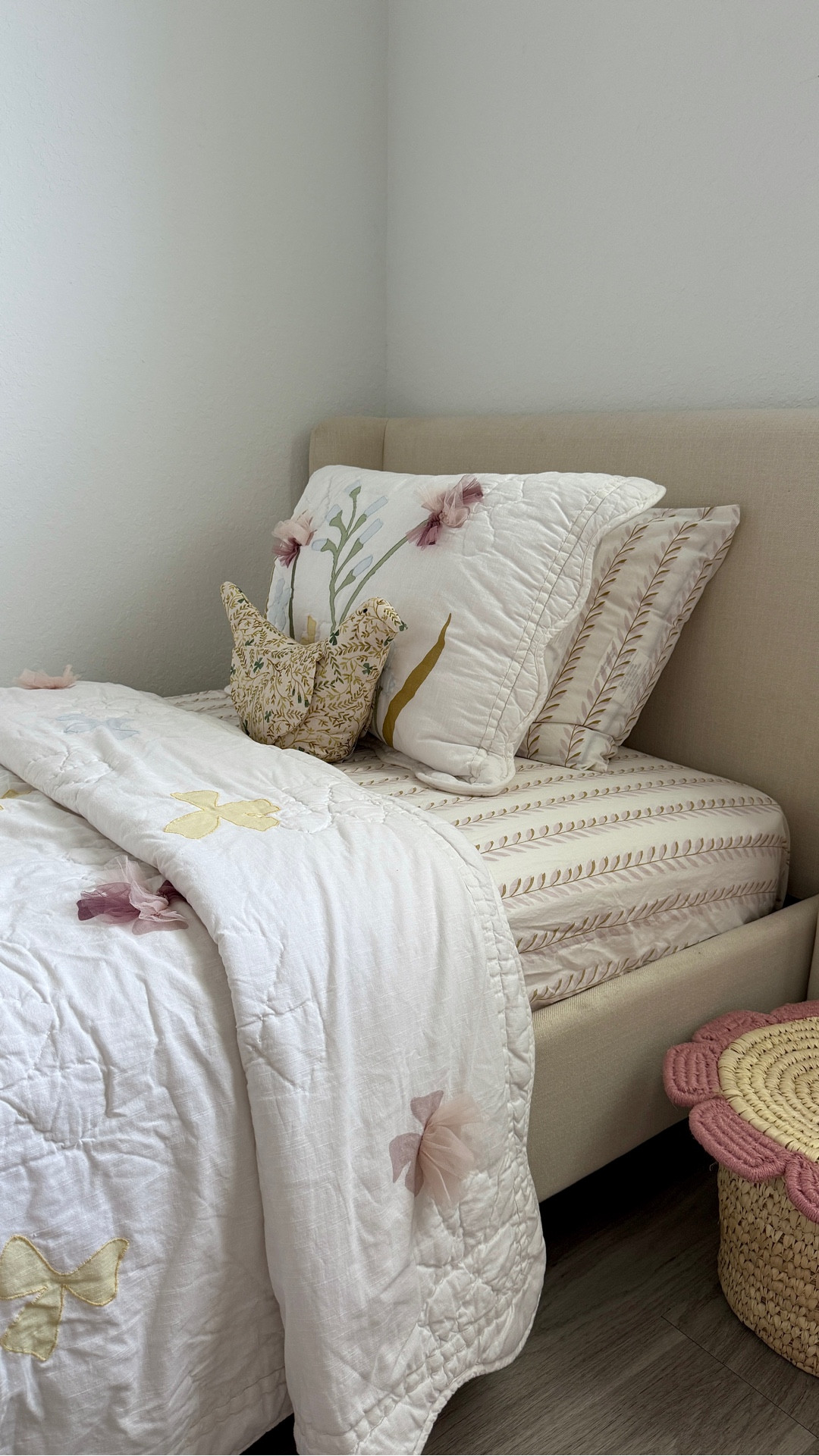 toddler bedding refresh 🌸🕊️



#toddler #toddlerbedroom #kidsroom #westelm #beddingrefresh #bedding #kids

#LTKBaby #LTKKids #LTKHome