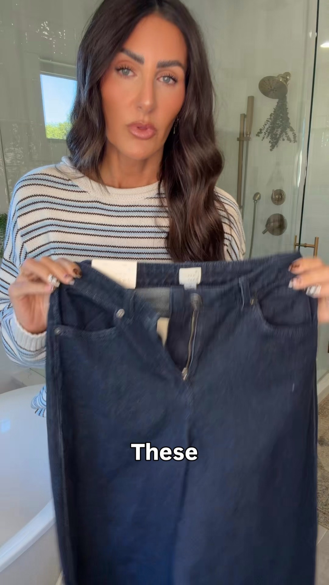 Dark wash high rise jeans in a size 4 (true to size)