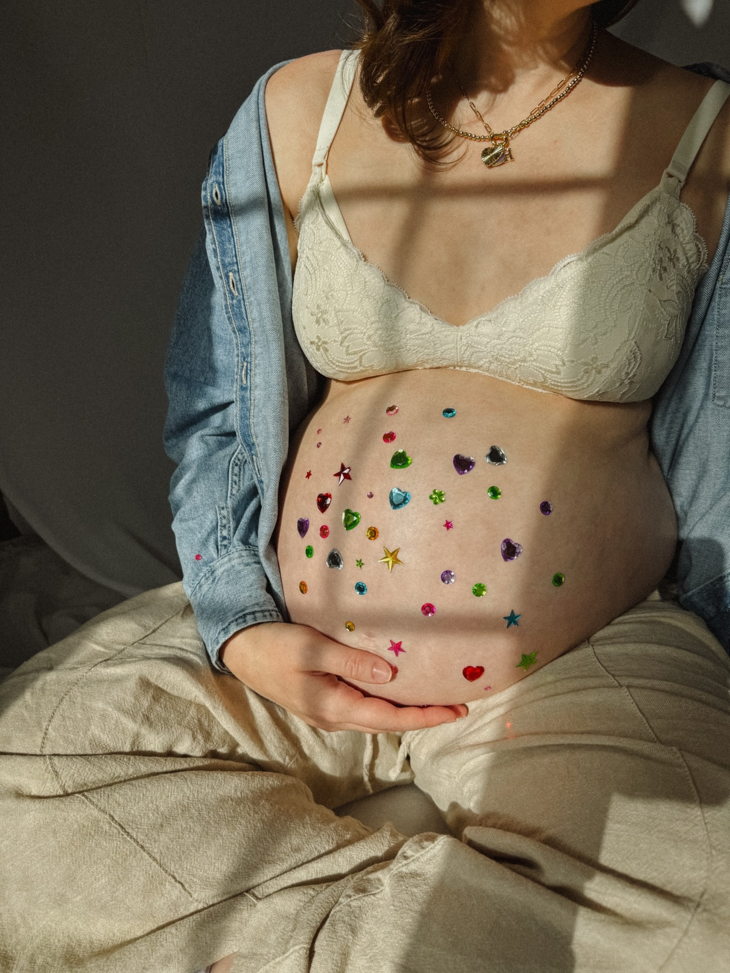 I’ve always wanted to do a bump shoot like this. I can’t believe I made it happen in our own home all by myself with my toddler. I will cherish these photos forever 🥹

Wearing:
@morrowandmint nursing bras
@gap chambray button down and pants (jeans and linen)
@abercrombie white button down
@layer_it_jewelry charm catcher necklace

#maternityphotoshoot #pregnancyisbeautiful #babybump #maternityphotography #pregnancyjourney