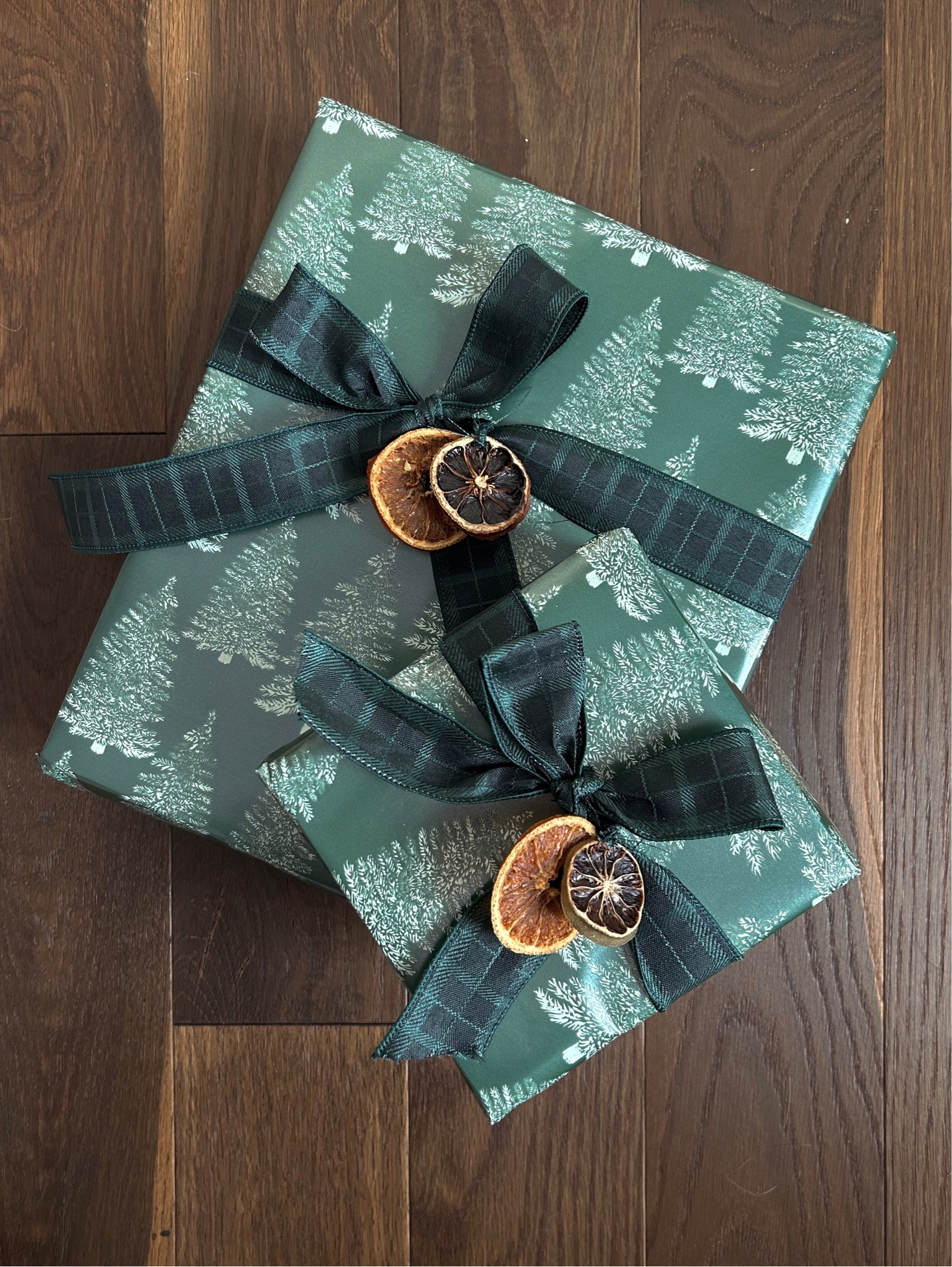 Gift wrapping

#LTKfindsunder50 #LTKhome #LTKSeasonal