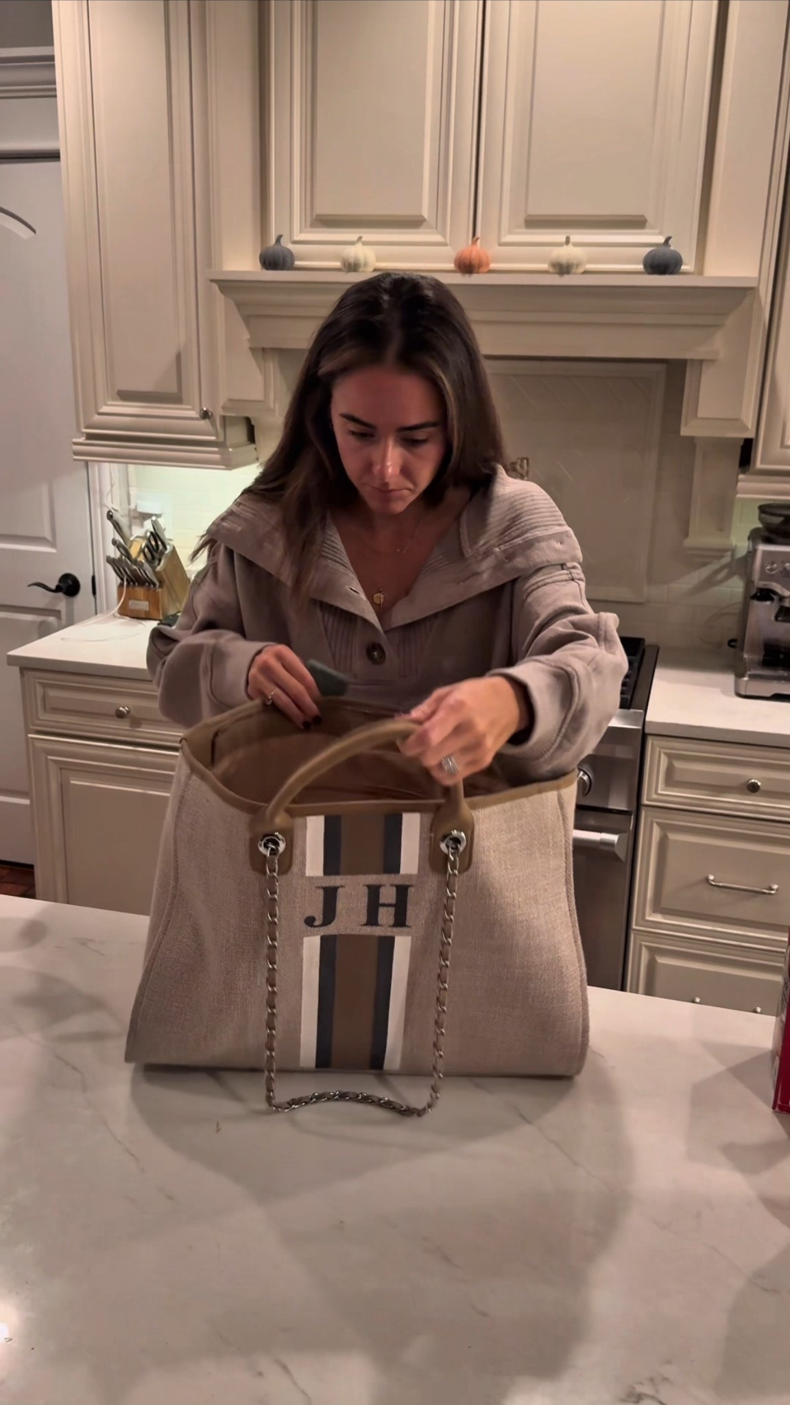 Sweater - Medium 
Tank - medium
Leggings - small



Travel ootd, lily & bean, aerie, comfy ootd, athleisure, leggings, bag, mom ootd

#LTKFindsUnder50 #LTKActive #LTKSaleAlert