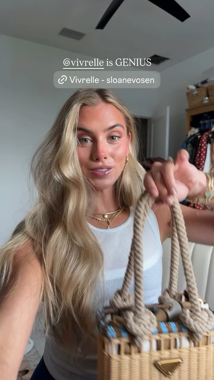 @Vivrelle is GENIUS @vivrelle add it to my list of reasons why I’m obsessed with @Vivrelle    🥹 is there anything better than having a revolving closet of designer handbags and jewelry, I think not!! My code is SLOANEVOSEN. 

#vivrelle #vivrelleunboxing #vivrellebag #vivrellereview #vivrelledesignerbags