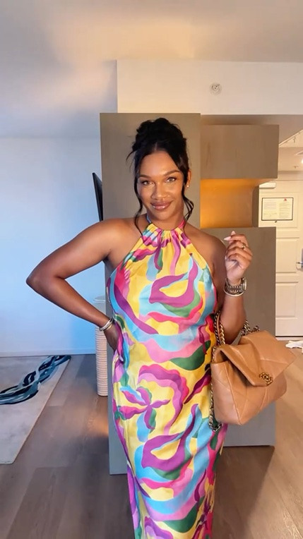 a moment for the dress 🐬🐠🌺🌴 @lulus 
comment DRESS and I’ll a send you a message ✨

#springdress #vacationdress #grwm #ootd #beachdress 
colorful spring dress outfit | vacation midi dress | spring dresses | vacation outfits