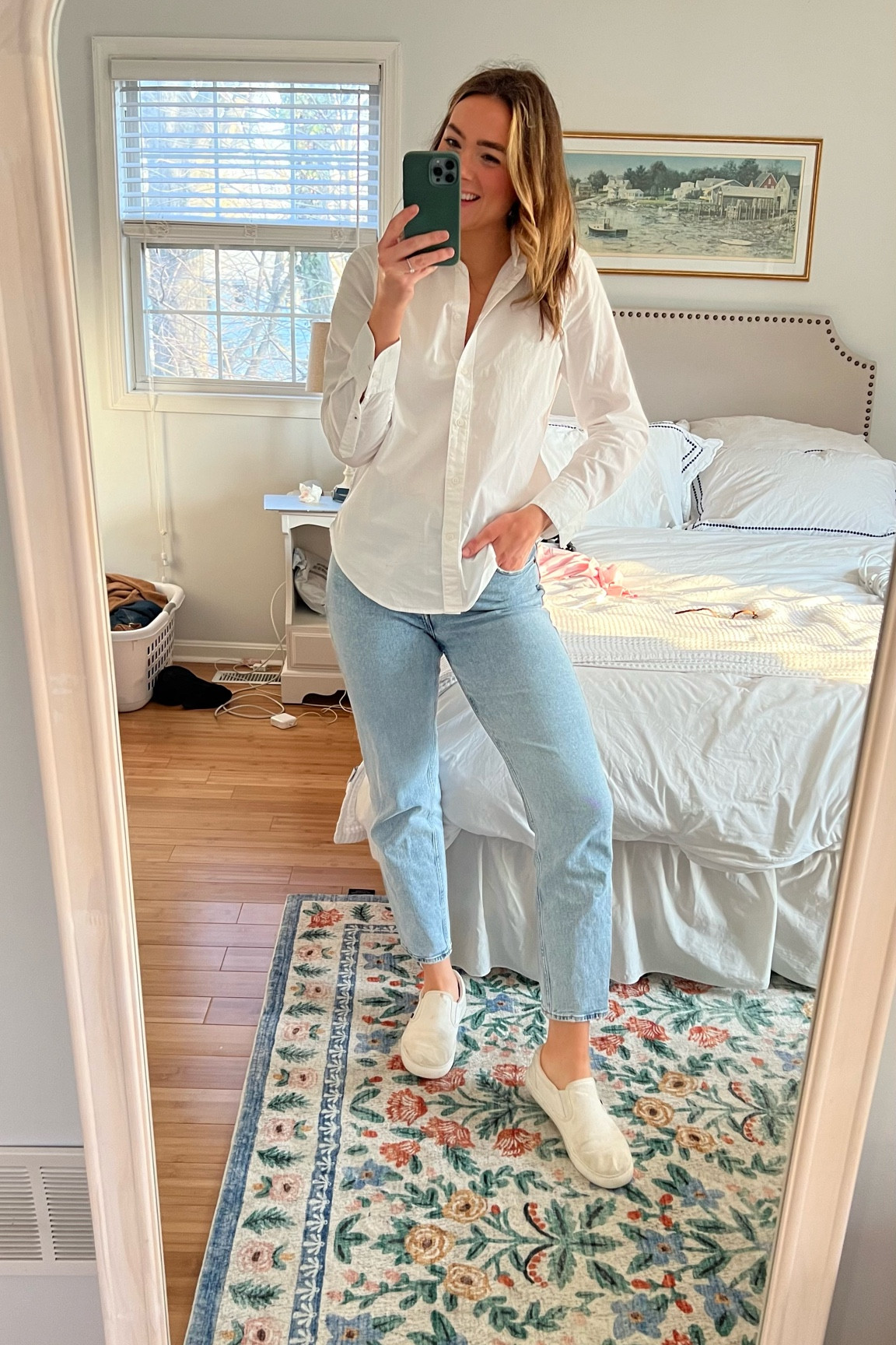 Tonight’s relaxed and causal ootd! Jeans are currently 25% off! 🤍🤍🤍 wearing a size 28L 

#LTKsalealert #LTKstyletip