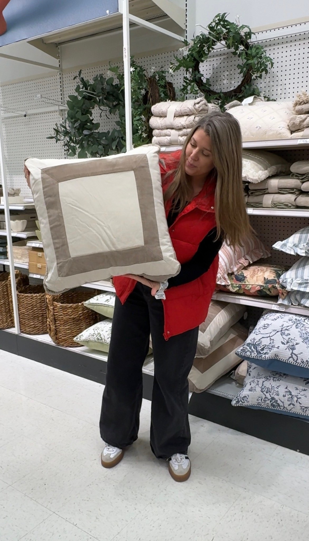 This border pillow is stunning! It’s a great size and I love the design. 

#LTKHome #LTKSeasonal