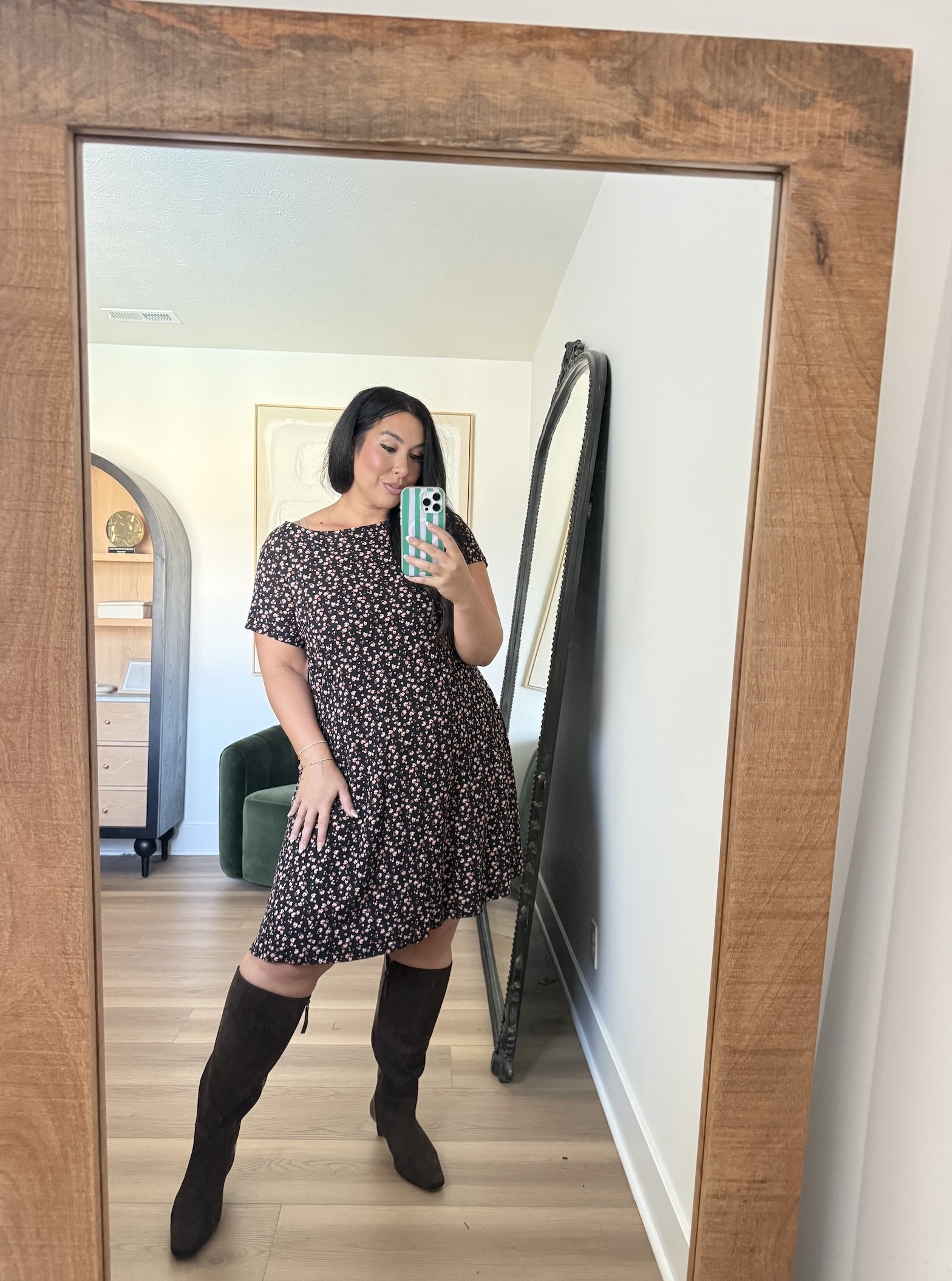 This is out this floral dress looks without a belt, perfect if you want a little more length!

Dress: XL

Fall dresses, work dresses, work outfits for fall, mid size outfit ideas for fall, affordable outfits, fall outfit ideas, fall transition outfits

#LTKootd #LTKSeasonal #LTKMidsize