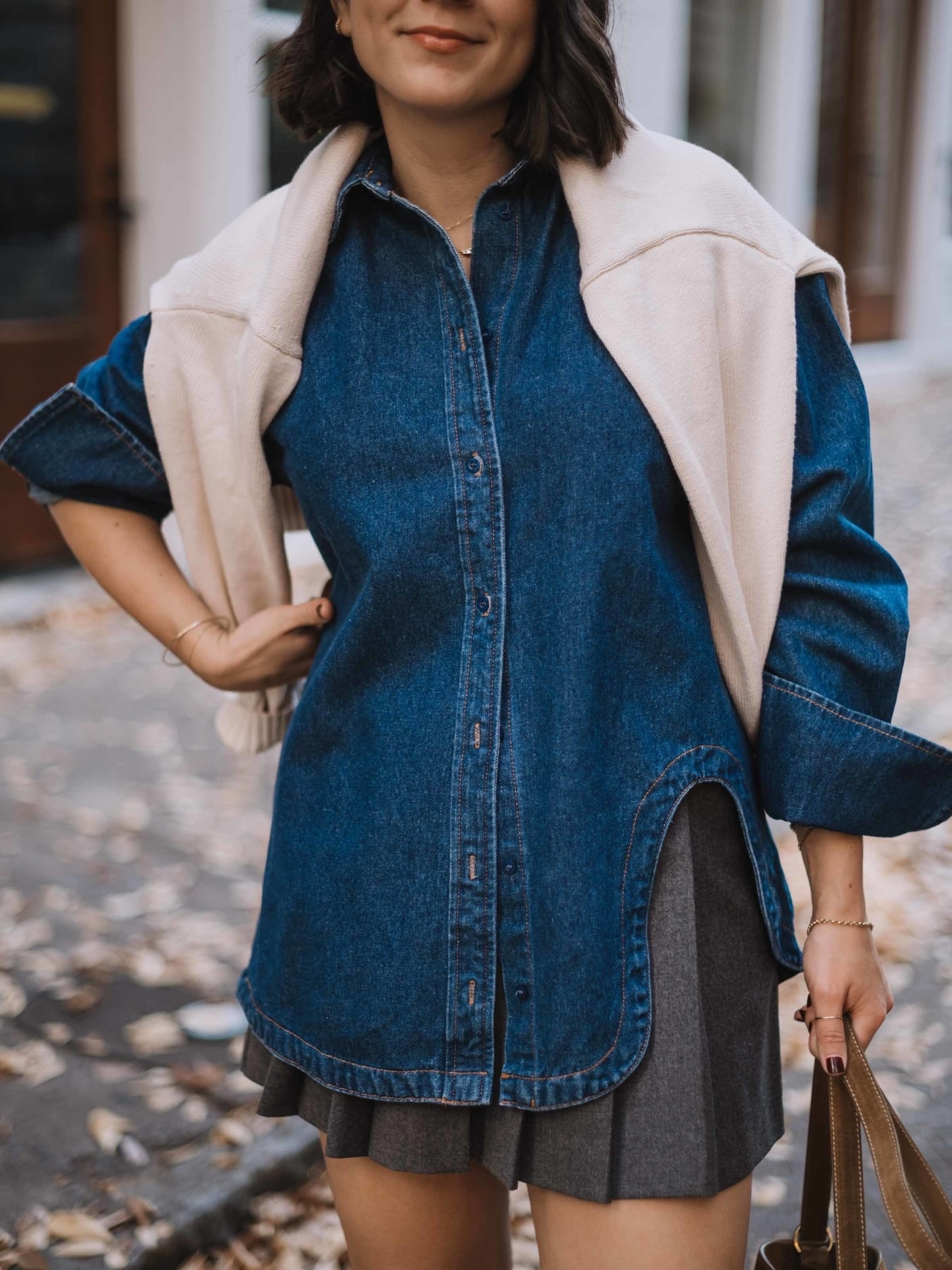 BACK IN STOCK ALERT 🚨 The perfect cool girl denim shirt 💁🏻‍♀️

It’s only $79, and is back in stock in more sizes than I knew existed (since when is XXXXS a thing?)

I love to pair this top with my @everlane way high jeans for a full Canadian tuxedo look, or with mini skirts for spring and fall. The slight cut out in the bottom makes it feel more interesting and less like you’re cosplaying Ina Garten (a queen, but you know what I mean).

I gotta give credit where credit is due. I bought this shirt as a rec from @brittanyksansone and it is truly one of my all-time favorites in my closet.

Comment SHOP and I’ll send you a link to grab this must have closet essential.

📷 @kvcphotography