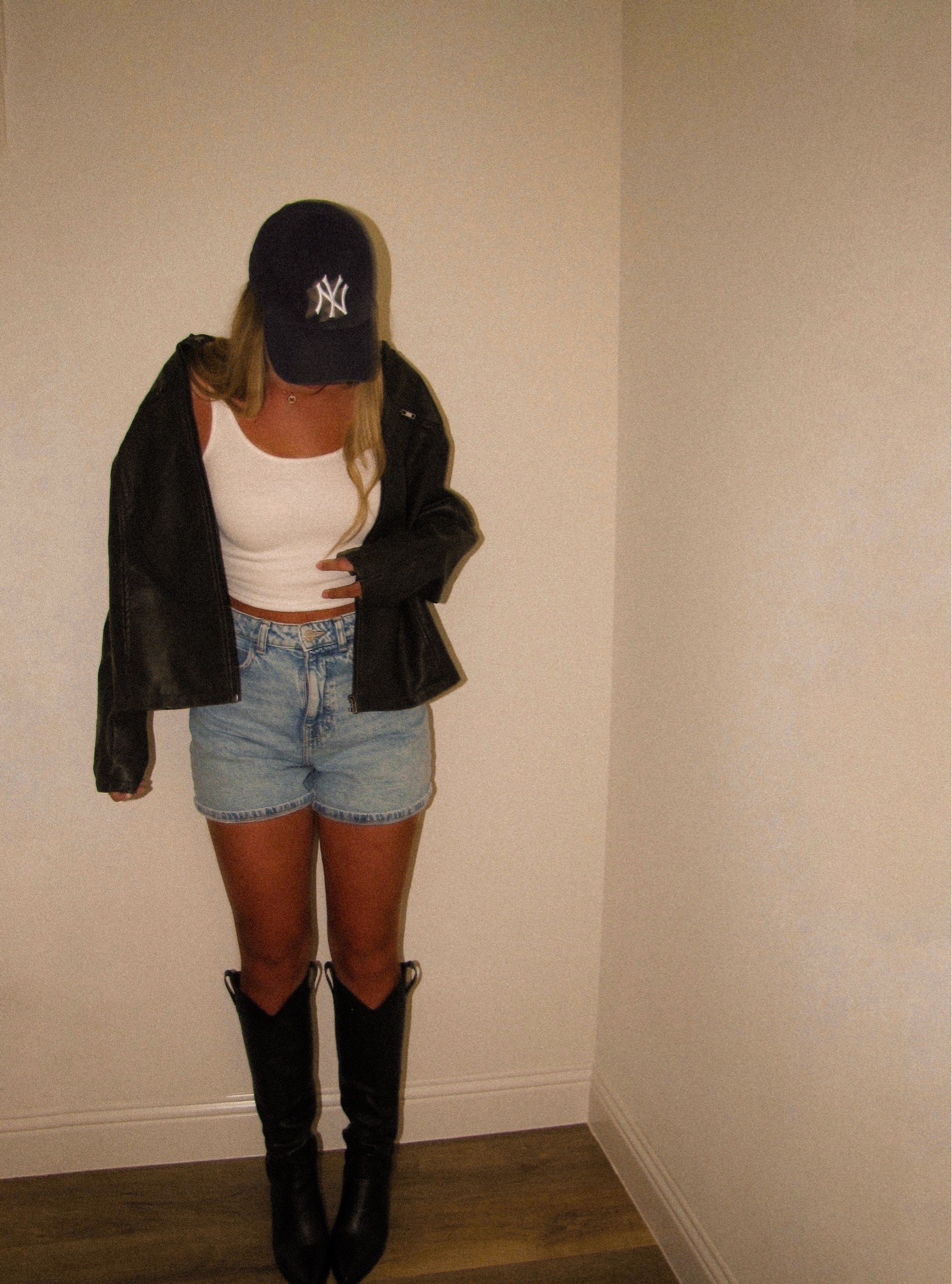 Shorts are Zara $43 (7223/28) 

#LTKWorkwear #LTKFindsUnder50 #LTKGiftGuide