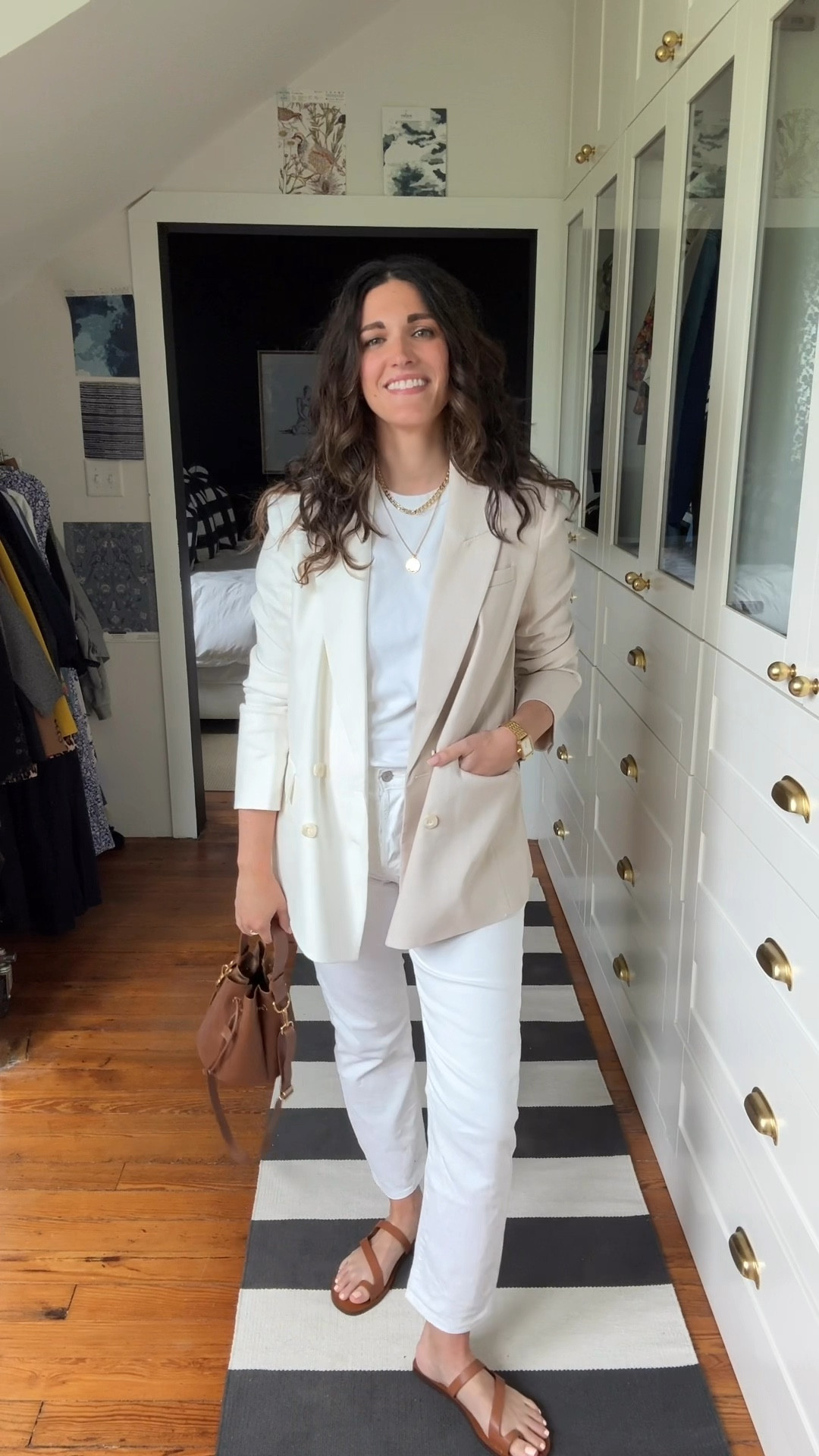 Nothing but neutrals ✌️

#LTKSeasonal #LTKVideo #LTKOver40