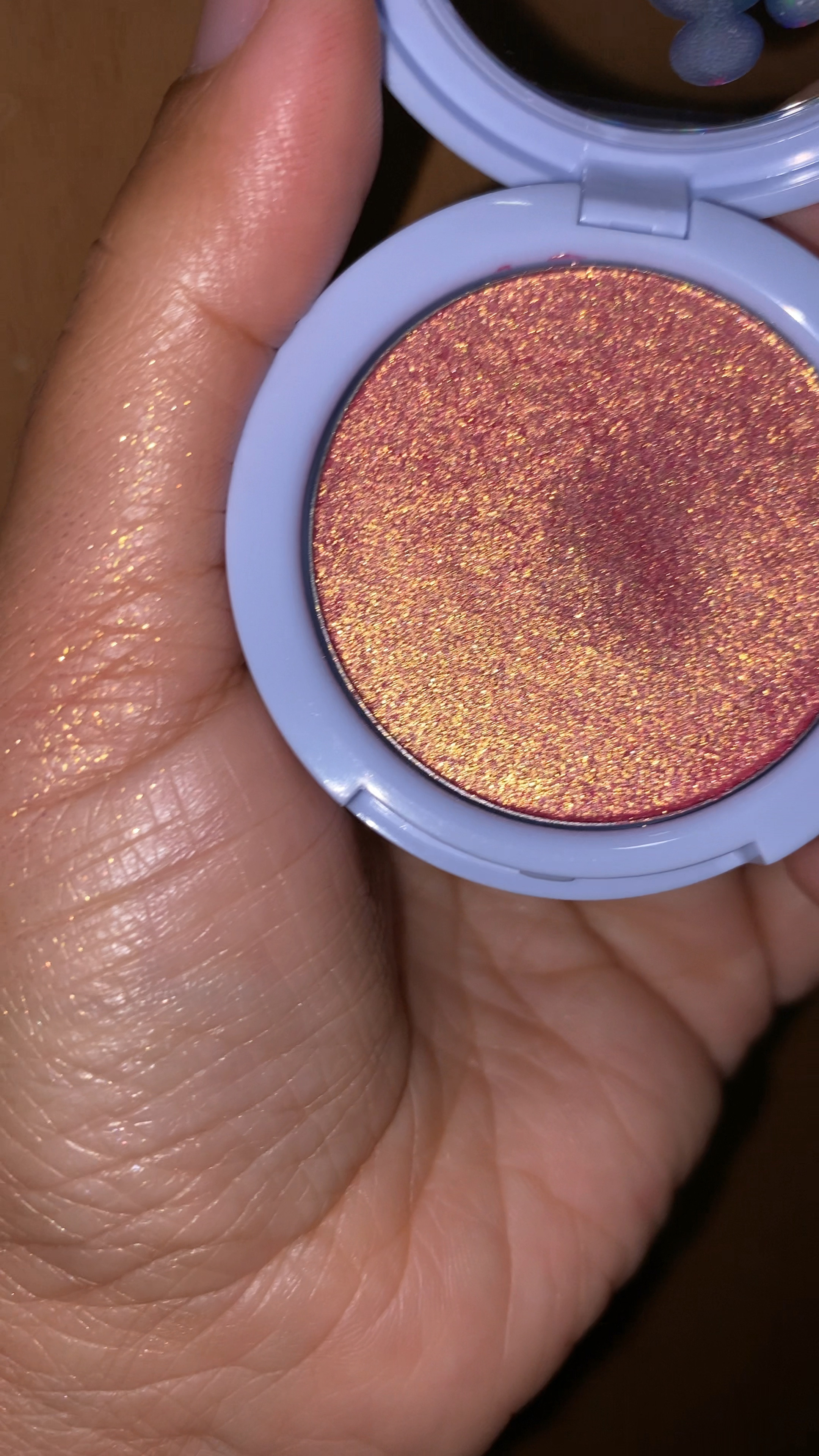 Recebi esse iluminador da Bruna Tavares e estou encantada demais! 🥰🤩

#LTKbeauty #LTKbrasil