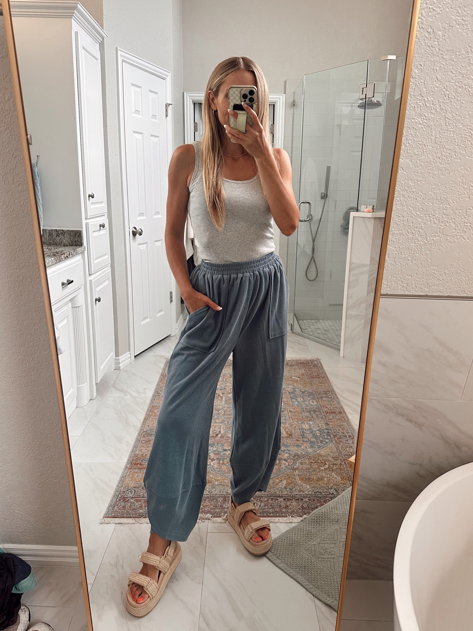 The perfect comfy/lounge/travel pants! I’m dying over this Free People Lookalike from Amazon! Soooooooo good!☁️ 

SIZING: small / tts / 5’5” / 117lb

Paired with my fave $4.98 Walmart Ribbed Tank. Plus tagged another pai