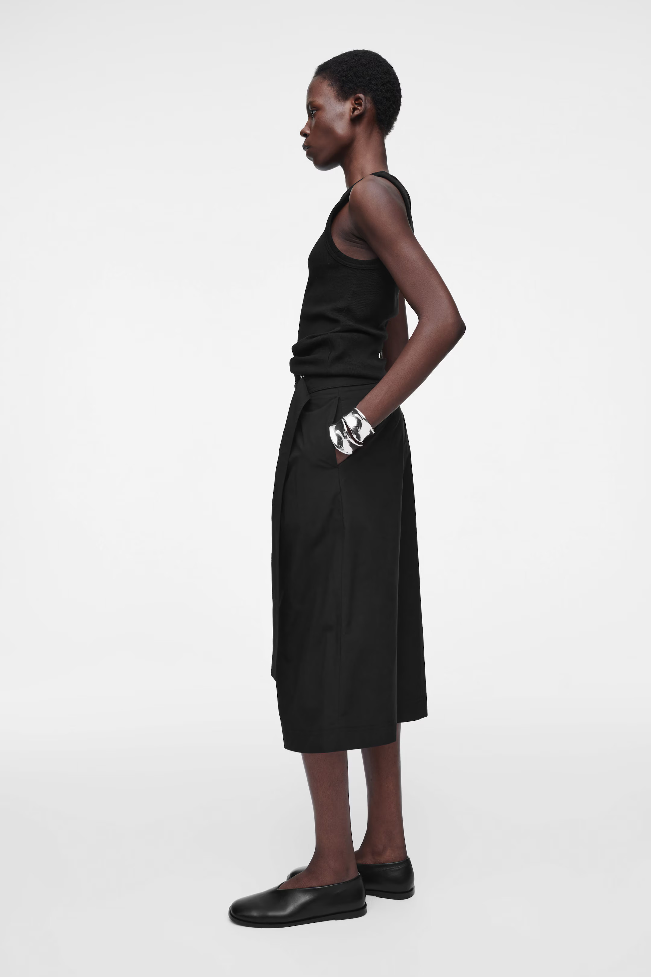 BELTED WRAP-FRONT COTTON SHORTS - BLACK | COS | COS (AU)