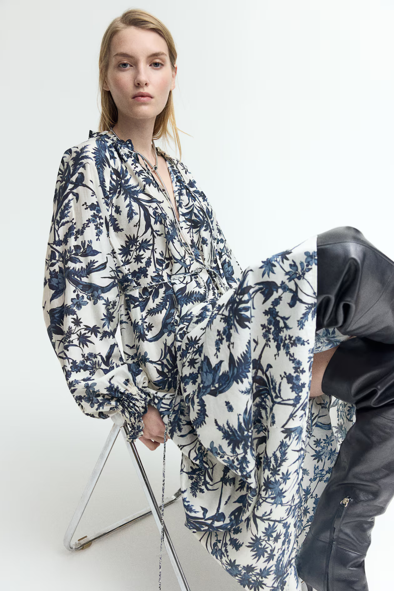 Frill-collar dress - White/Navy blue patterned - Ladies | H&M GB | H&M (UK, MY, IN, SG, PH, TW, HK)