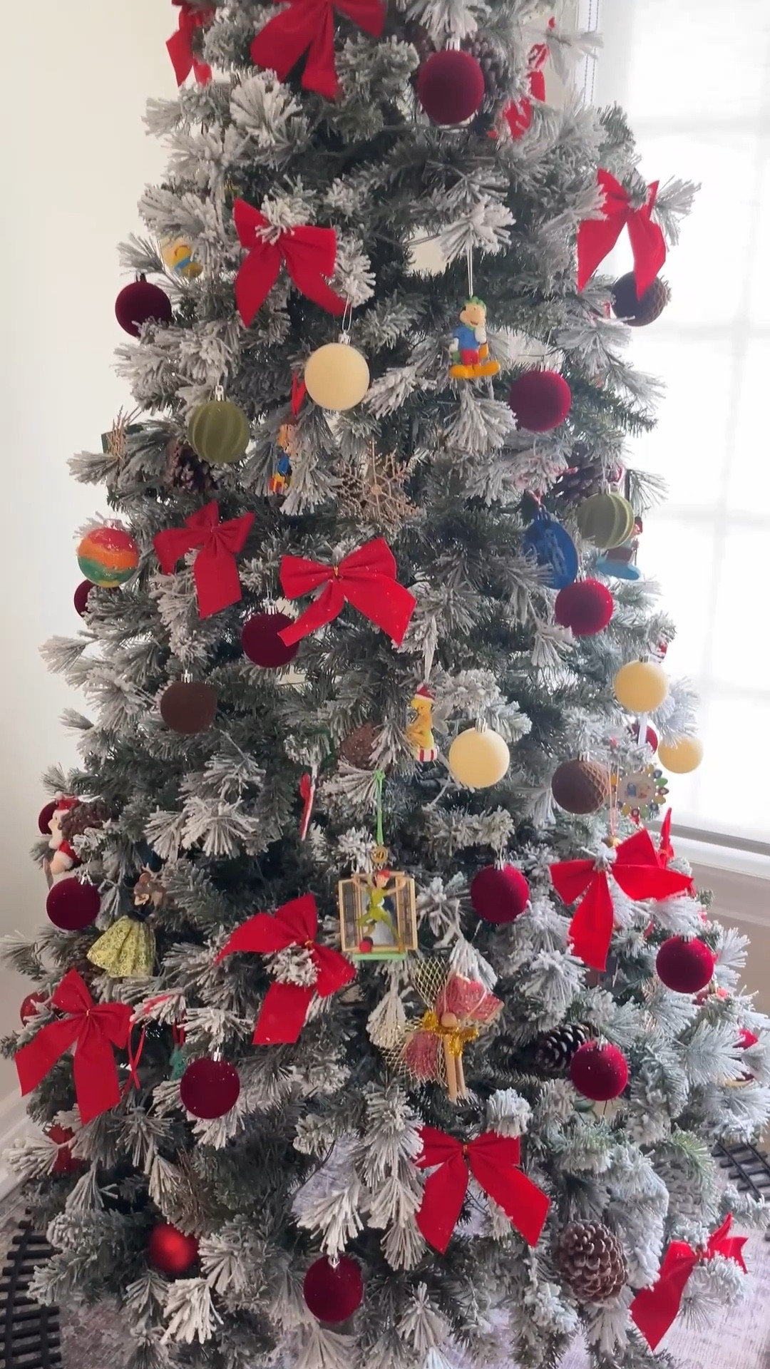 Christmas tree decorated with velvet ornaments e velvet bows for a classic Christmas tree

#LTKholiday #LTKsale #LTKhome