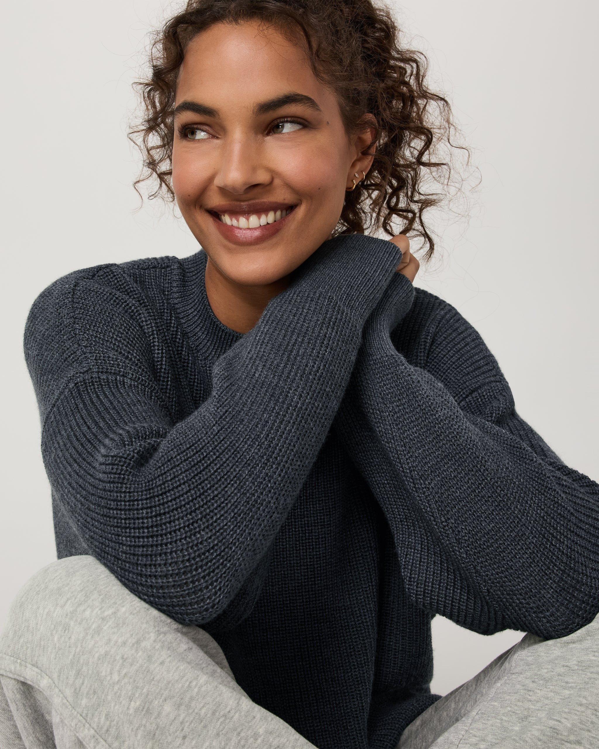 Alps Classic Crew Sweater | Women's Charcoal Crewneck | Vuori | Vuori Clothing (US & Canada)