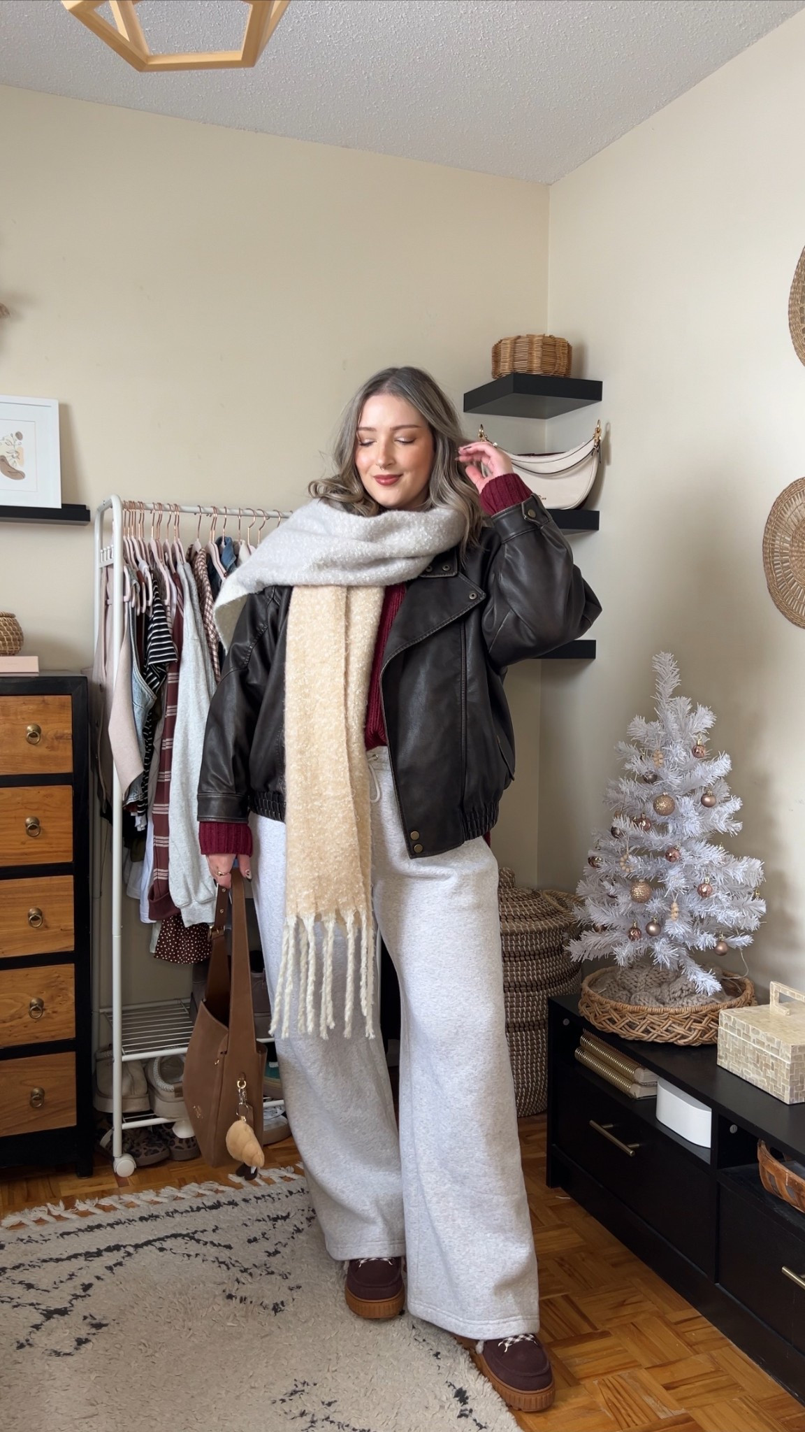 Comfy casual winter outfit! Wearing my usual size L in the wide leg sweatpants, burgundy chenille sweater, white tee, and oversized leather jacket. Sorel snow boots are waterproof and so cozy, consider sizing up if you plan to wear thick socks. Linked similar scarves


#LTKwinter #LTKmidsize #LTKsale