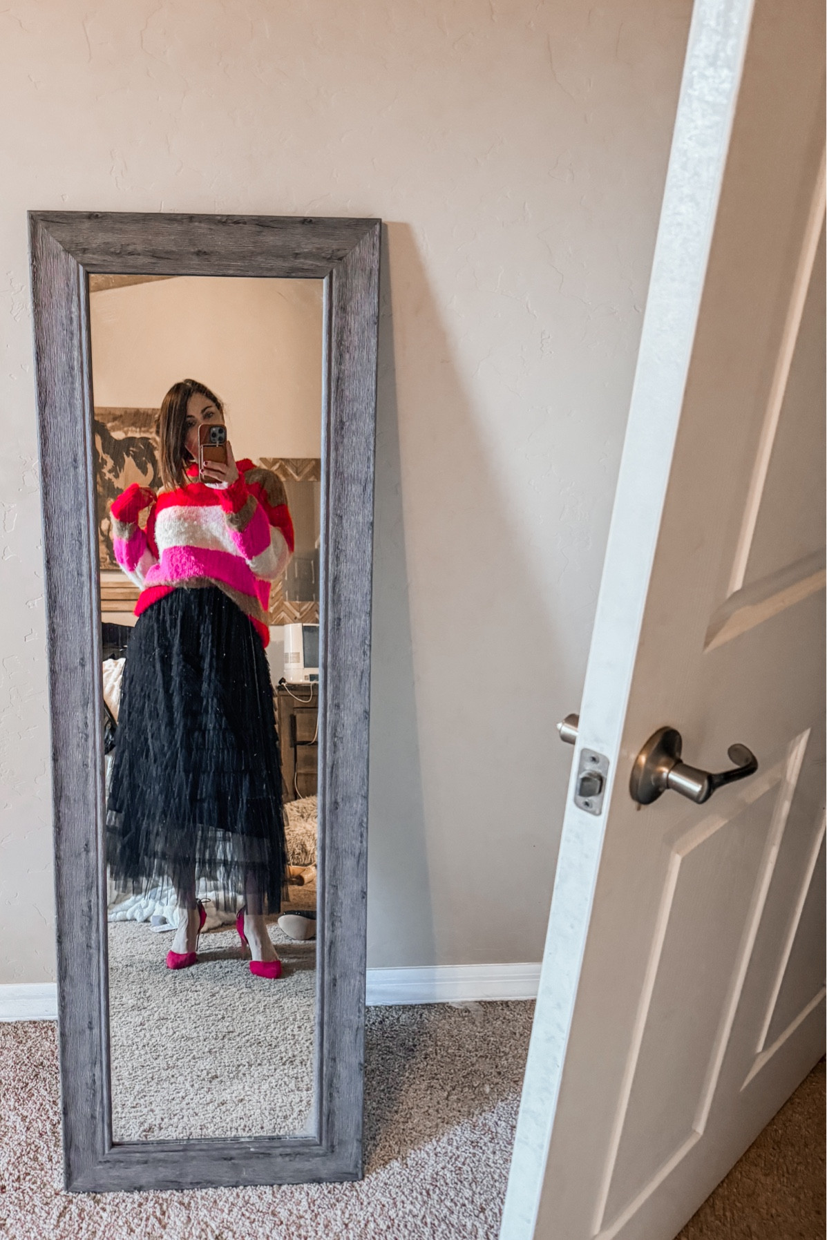 New Year’s outfit that can transform into Valentine’s Day style 
.
.
.
.
.
.
.
.
New year outfit
Holiday style
Valentine’s Day outfit 
Skirt
Sweater 
Red
Pink
Heel
Budget fashion
Black
Maxi


#LTKHoliday #LTKSeasonal #LTKstyletip