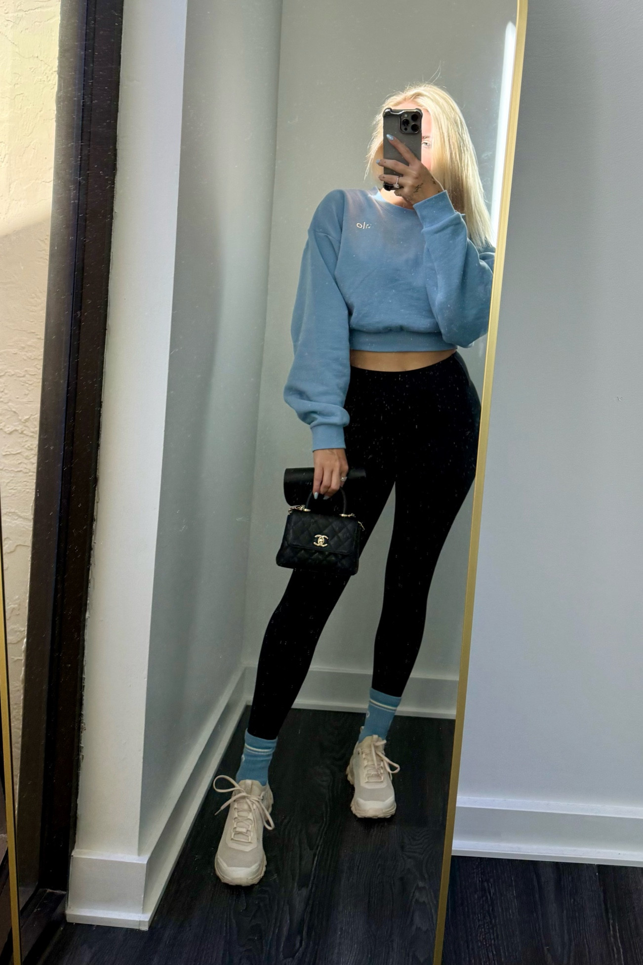 Alo crew socks made any outfit in my opinion 🧦 This recent blue is the best shade! Usually a fan of the Accolade Crewneck so had to try the cropped!

#LTKActive