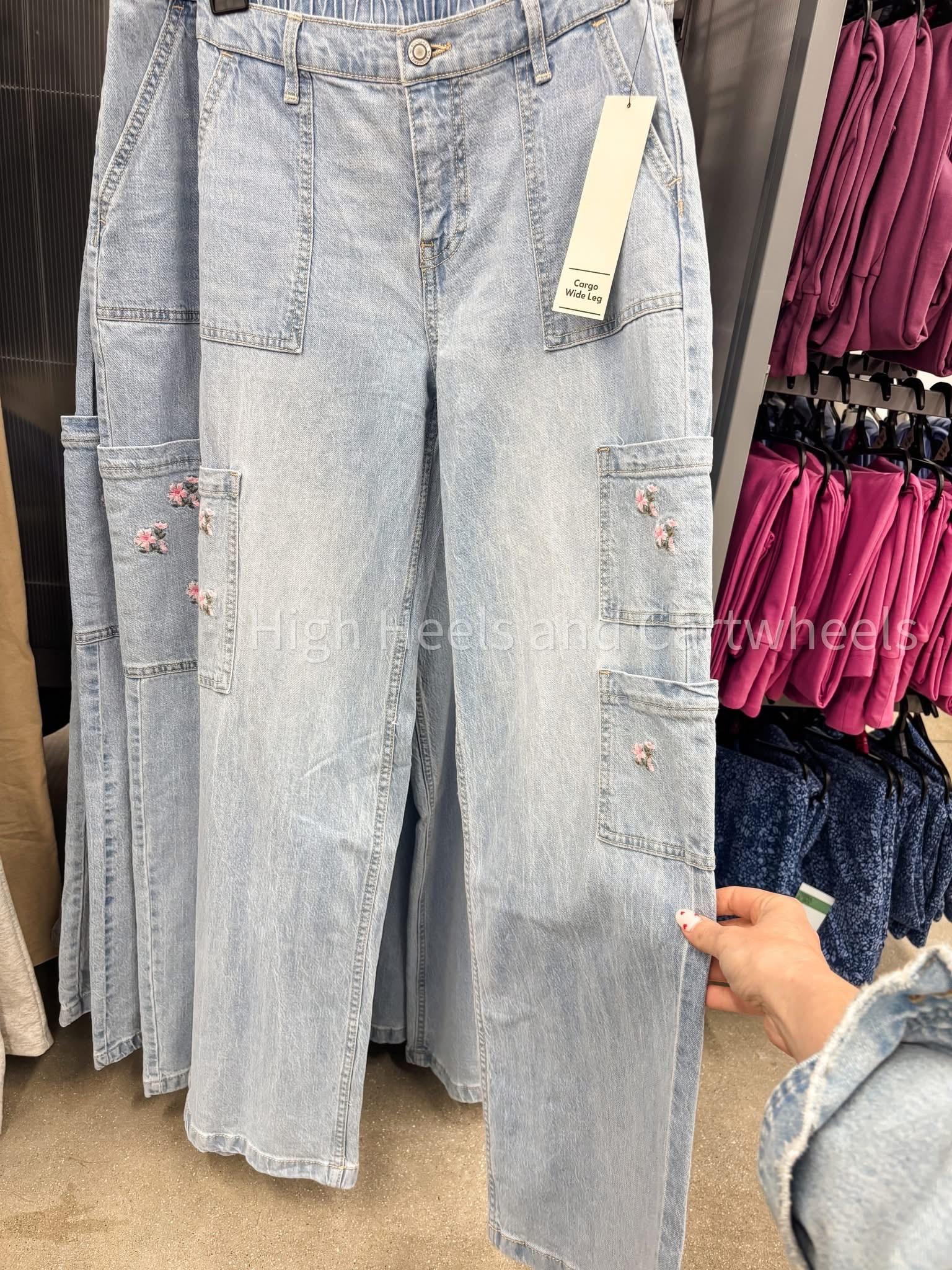 These cargo jeans are TOO CUTE! Loving the floral print on the pockets also!