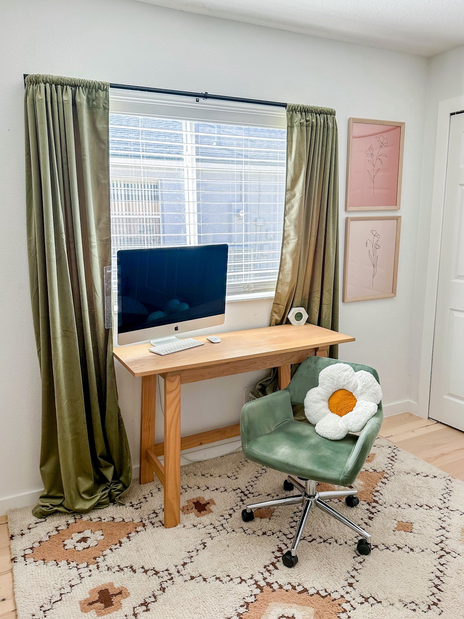 My office curtains and prints from Etsy!

#LTKFindsUnder100 #LTKFindsUnder50 #LTKHome