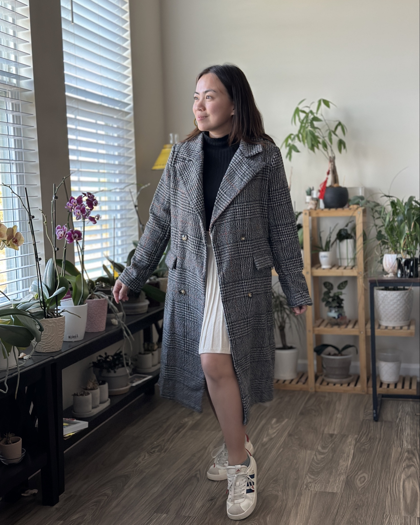 Posting it because it’s a cute coat. No underlining and 100% polyester .