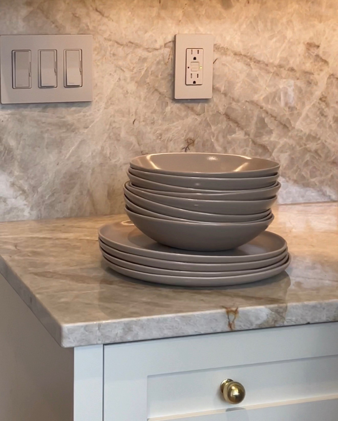My fave dinnerware! Perfect color, washes so well, unique but goes with everything. 

#fable #dinnerware #fablehome #kitchen