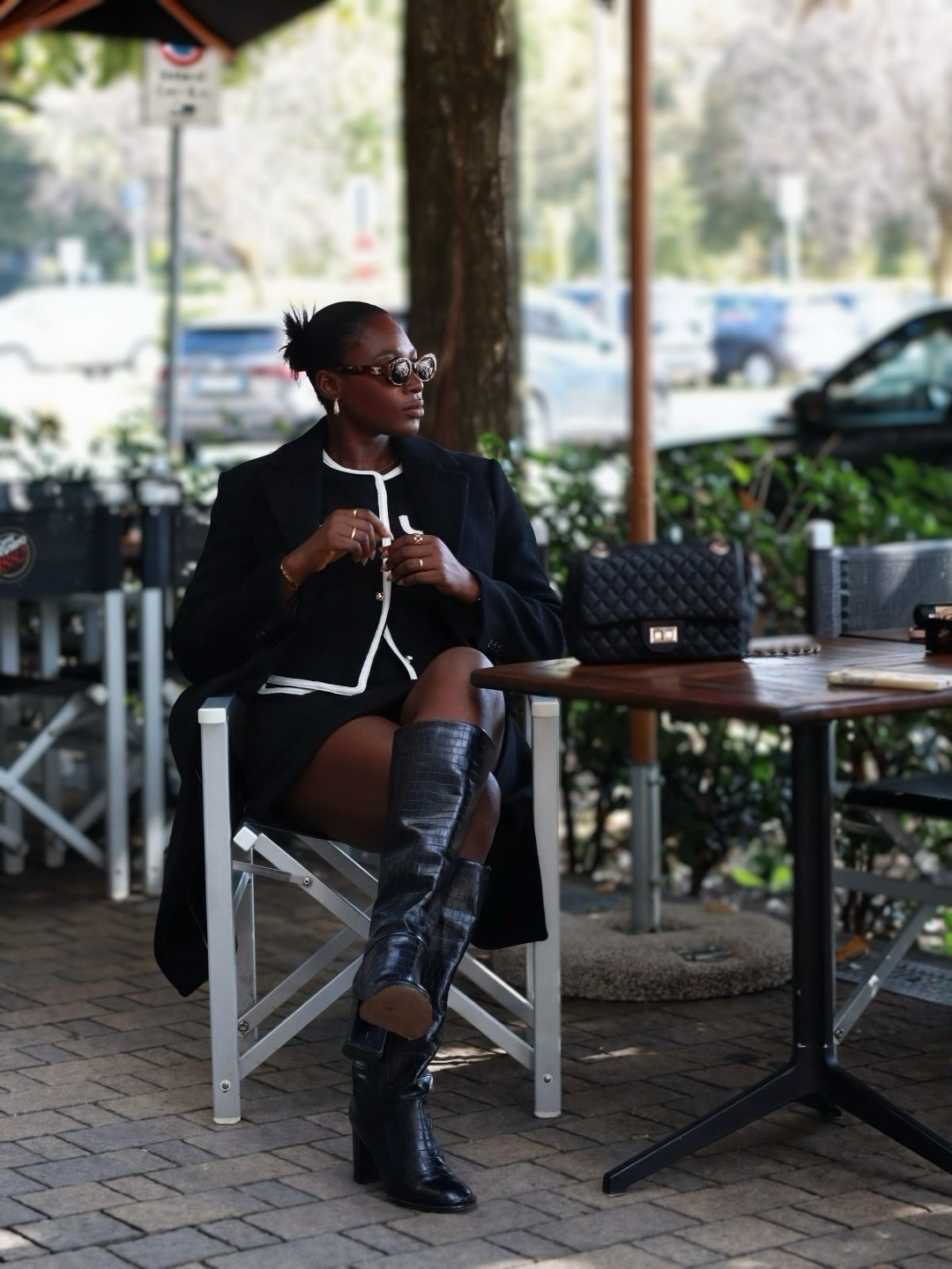 Coffee date but make it chic ☕🖤 

#coffedate #autumn #blackoutfit⚫️ #explore #autumnstyle #hm #mangocommunity 

Are you team