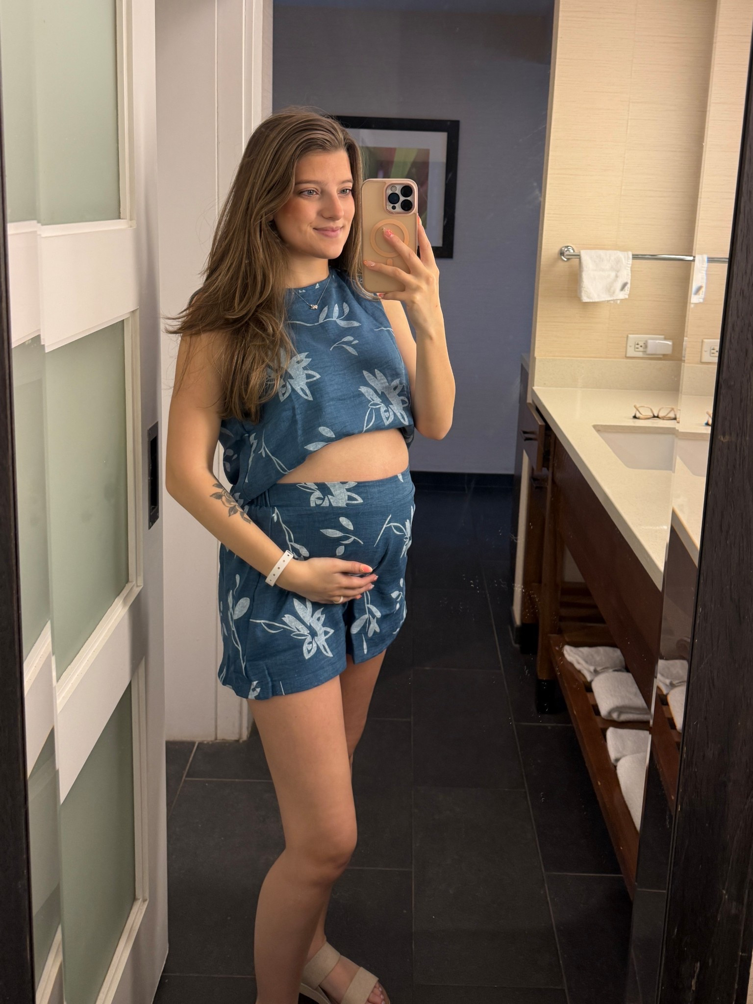 Hawaii babymoon outfit for a day of sightseeing and shopping 

#LTKgrwm #LTKTravel #LTKdayinmylife