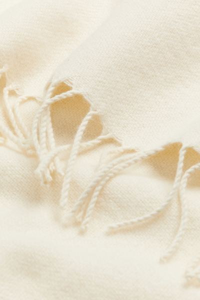 Fringe-trimmed scarf | H&M (UK, MY, IN, SG, PH, TW, HK)