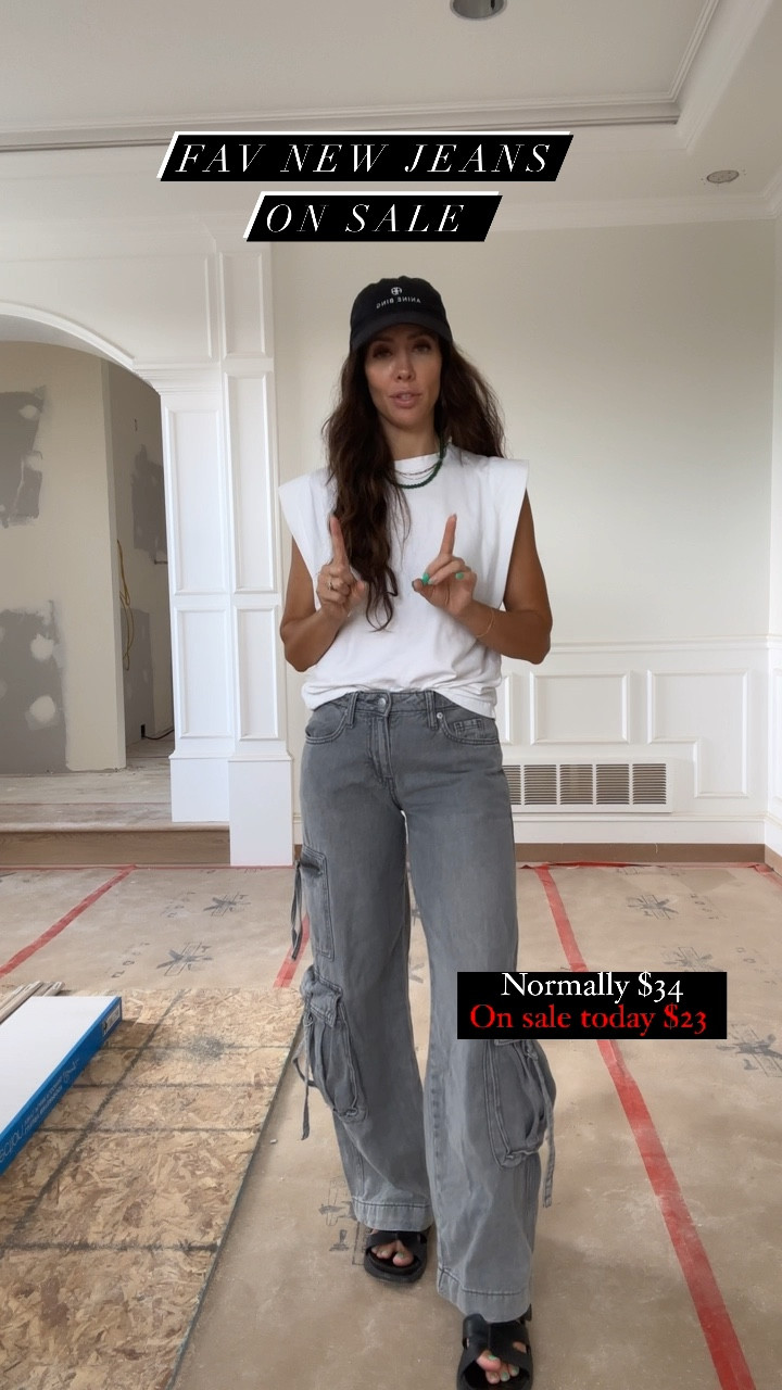 Fav jeans right now in sale from #target I have the size 00 (I sized down a size)! #falljeans #falllook #casuallook #targetfinds 

#LTKSeasonal #LTKSaleAlert #LTKVideo