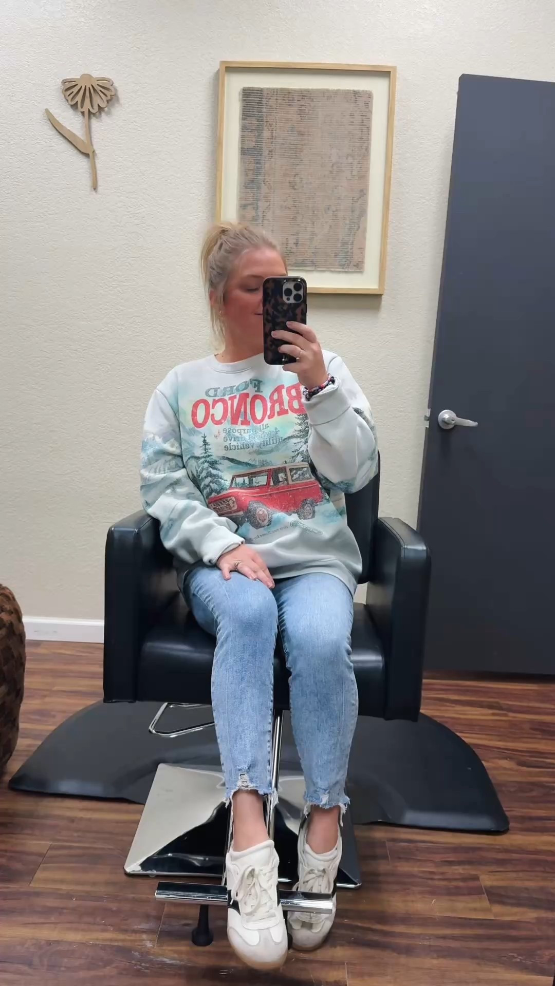 Seriously obsessed with holiday sweater this year 😅🤍




#LTKFindsUnder50 #LTKHoliday #LTKSeasonal