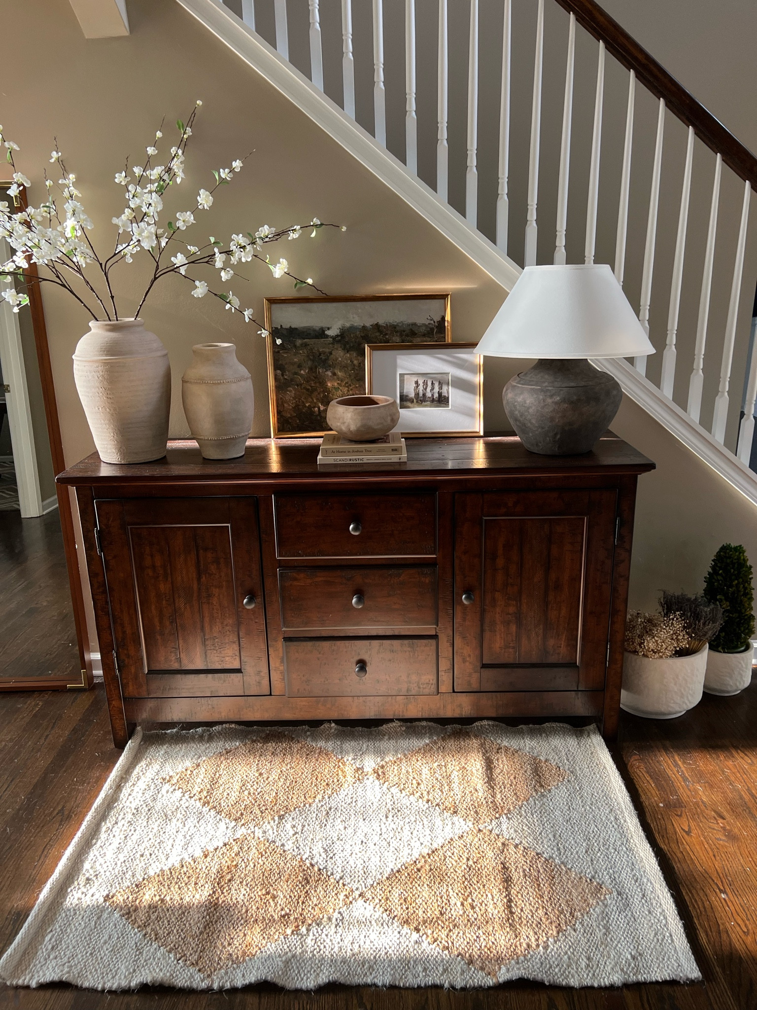 Entryway Console Table Decor

#potterybarn #tjmaxx #homegoods #marshalls #troylighting #target #walmart #betterhomeandgarden #threshold #mcgee #magnolia #kikrlands #ross #hobbylobby #rugsusa #amazon #crateandbarrel 



#LTKhome #LTKunder50 #LTKFind