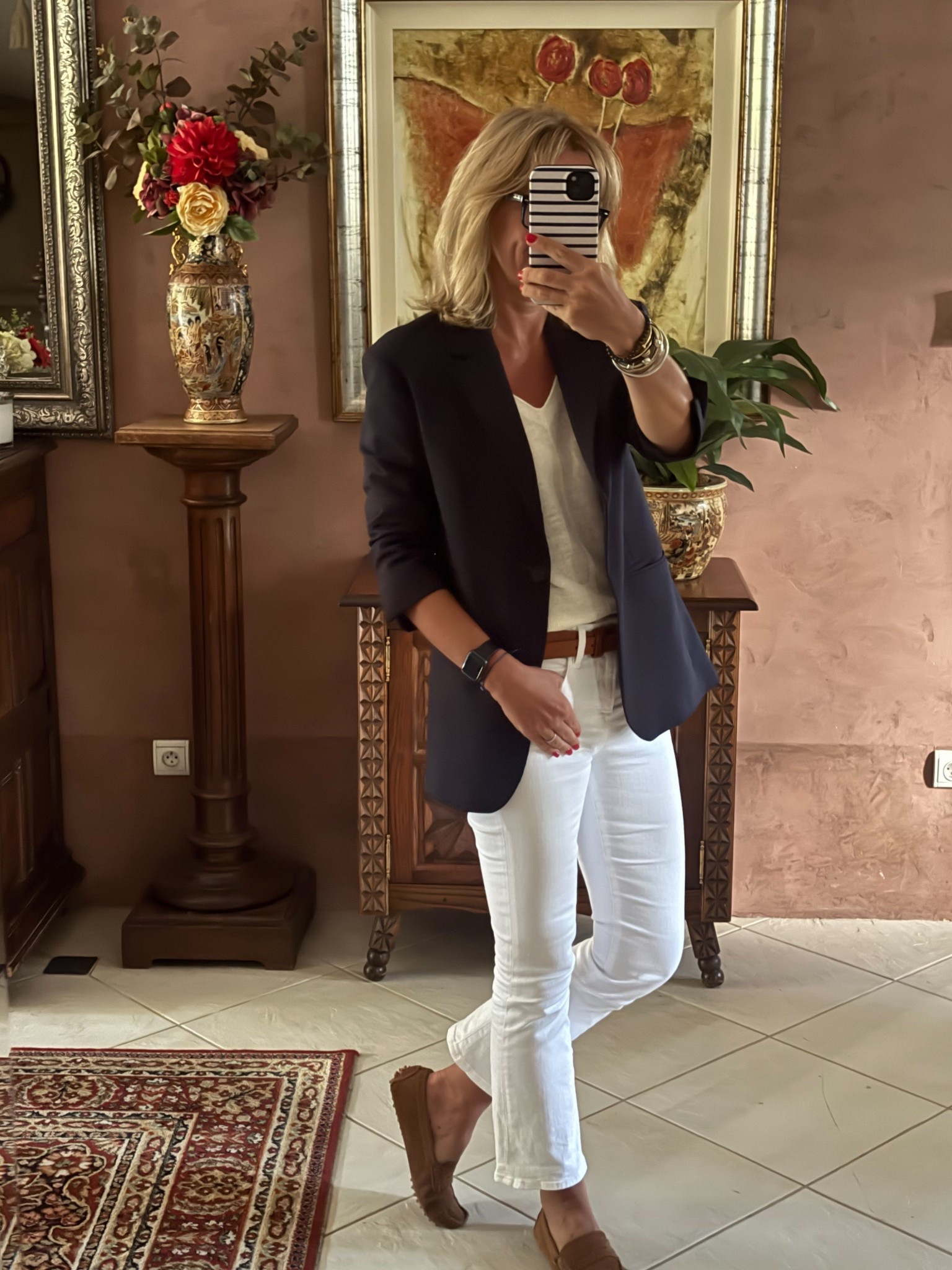 Keeping it simple & classic
.
#mystyle #timelessfashion #outfitideas #mystyle #whatimwearing #mymidlifefashion

#LTKeurope #LTKautumn #LTKstyletip