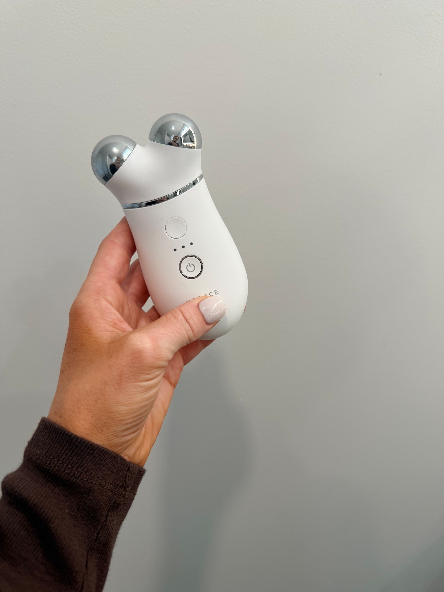 Easy at home micro current device 

#LTKselfcare #LTKBeauty #LTKgrwm