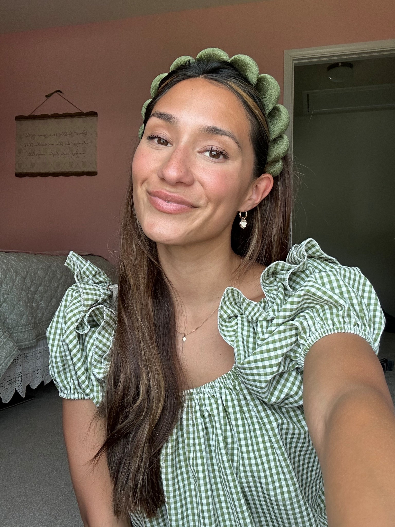 This headband is too cute- perfect to hold back hair while doing makeup!! Also matches my set😍👌 



#LTKStyleTip #LTKBeauty #LTKFindsUnder50