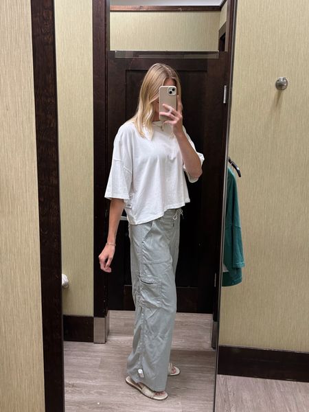 These cargo pants are so comfy and lightweight for summer! These come in a long options for my fellow longer legged friends! 🥰 Fit true to size, size M! 