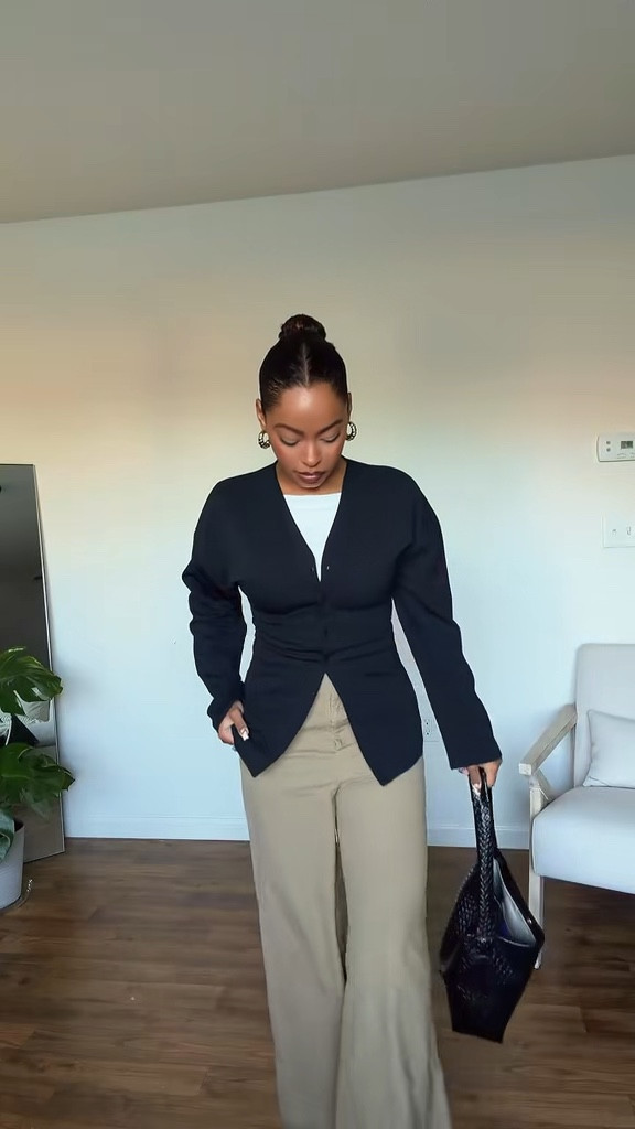 H&M button up 

#LTKU #LTKStyleTip #LTKWorkwear