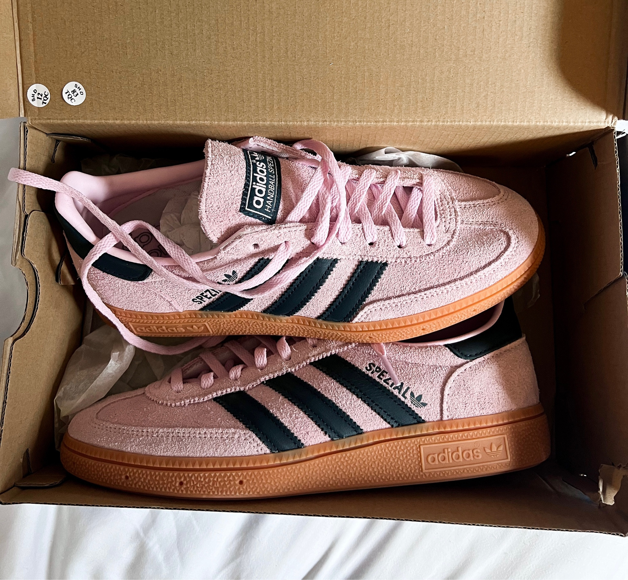 Adidas hot sale handball pink